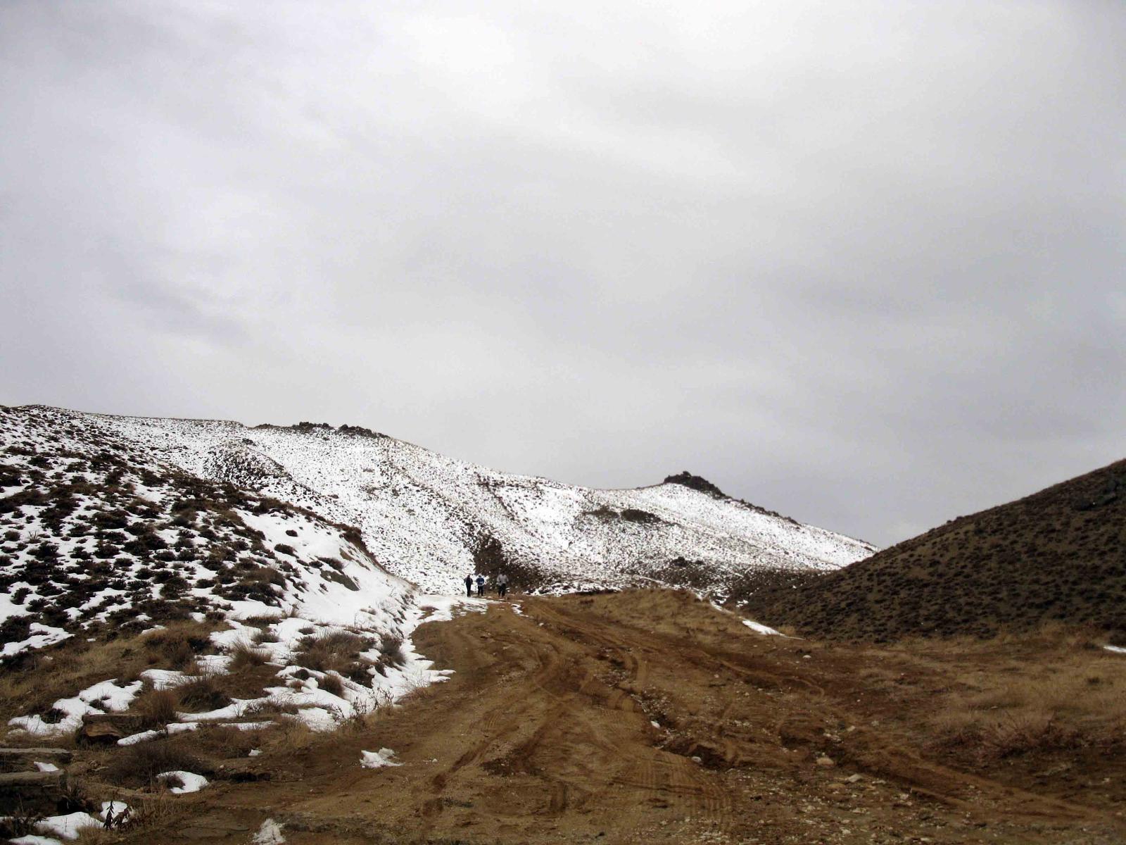 جاده ی خاکی قله شاه نشین, Dirt Road of Shahneshin Peak