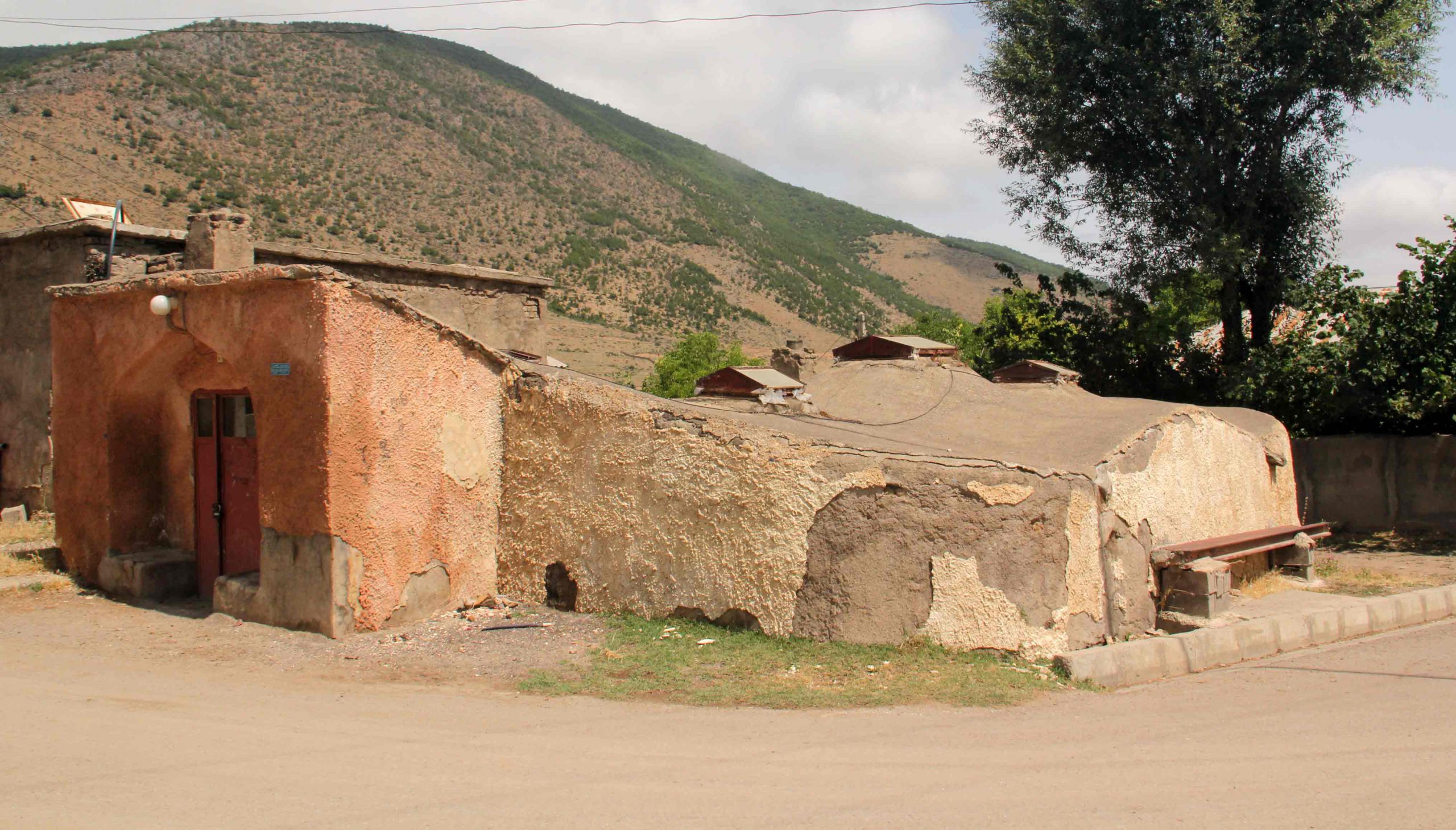 حمام تاریخی روستای زانوس, Historical Bath in Zanus Village