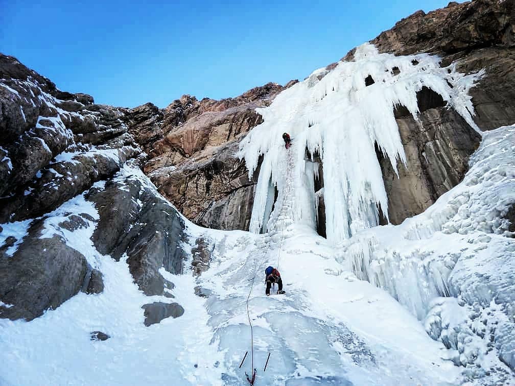 آبشار یخی نوا, Neva Ice Waterfall